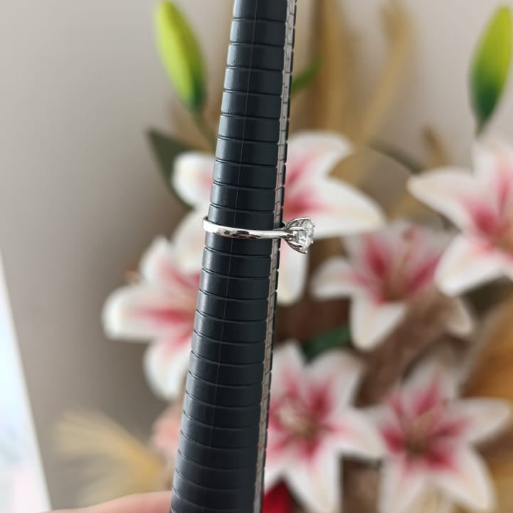 Anillo moissanita